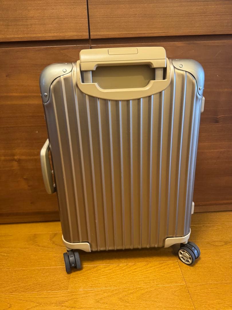 【美品】大人気リモワ32リットル　ゴールドキャリーケース