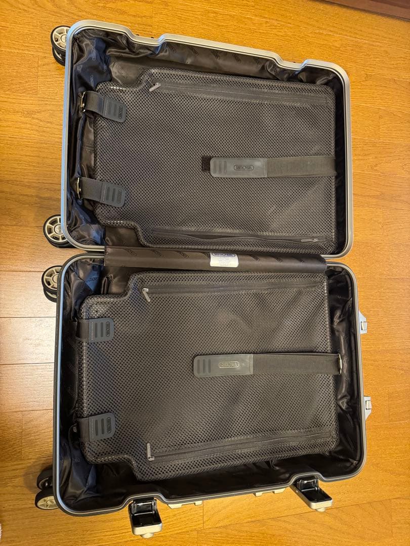 【美品】大人気リモワ32リットル　ゴールドキャリーケース