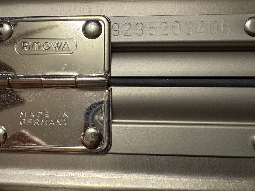 【美品】大人気リモワ32リットル　ゴールドキャリーケース