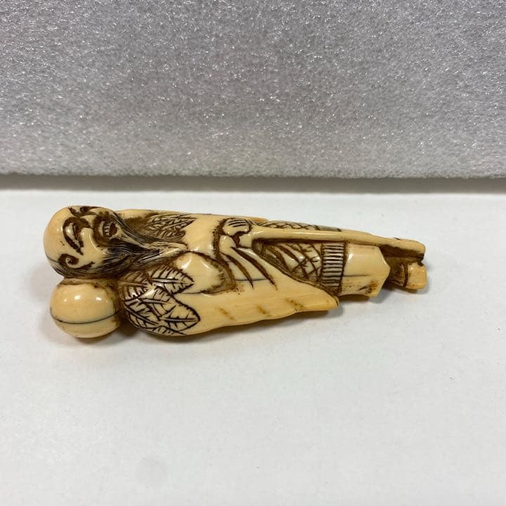 根付　寸法（cm）3.4x2.0x高7.9