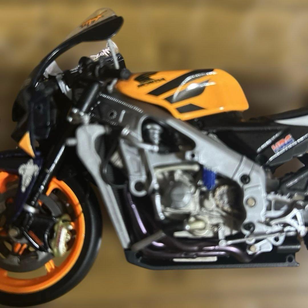 ミニチャンプス MINICHAMPS HONDA RC 211V