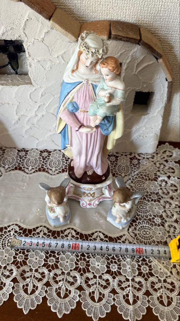 小さなフランス製磁器の双子のエンジェル像