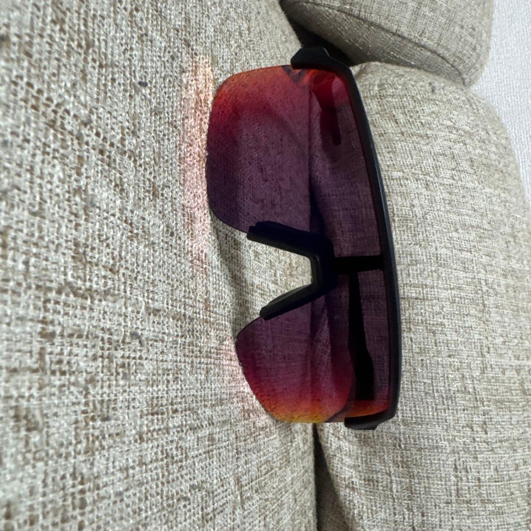 Oakley スポーツサングラス 赤レンズ 黒フレーム