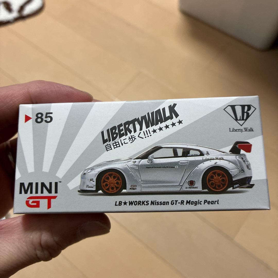 mini gt 85 LBWK★GT-R Magic Pearl