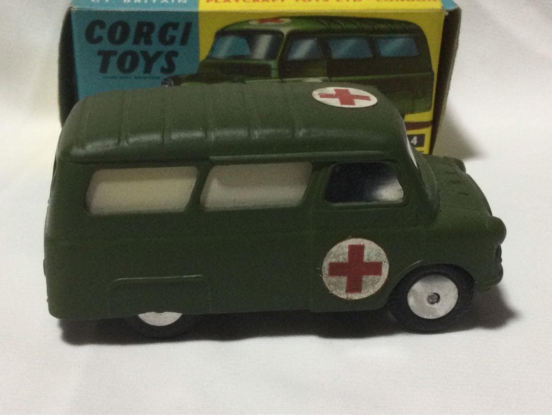 ミニカー Corgi Toys Bedford Utilicon Ambulance