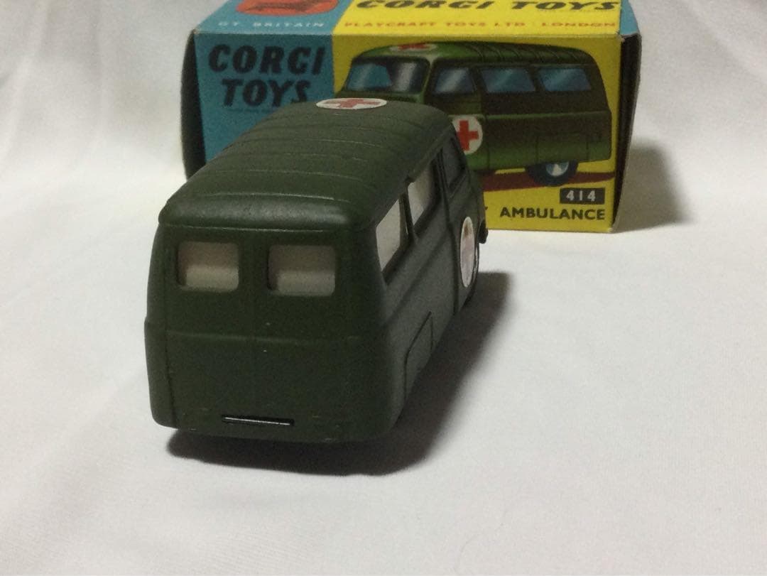 ミニカー Corgi Toys Bedford Utilicon Ambulance