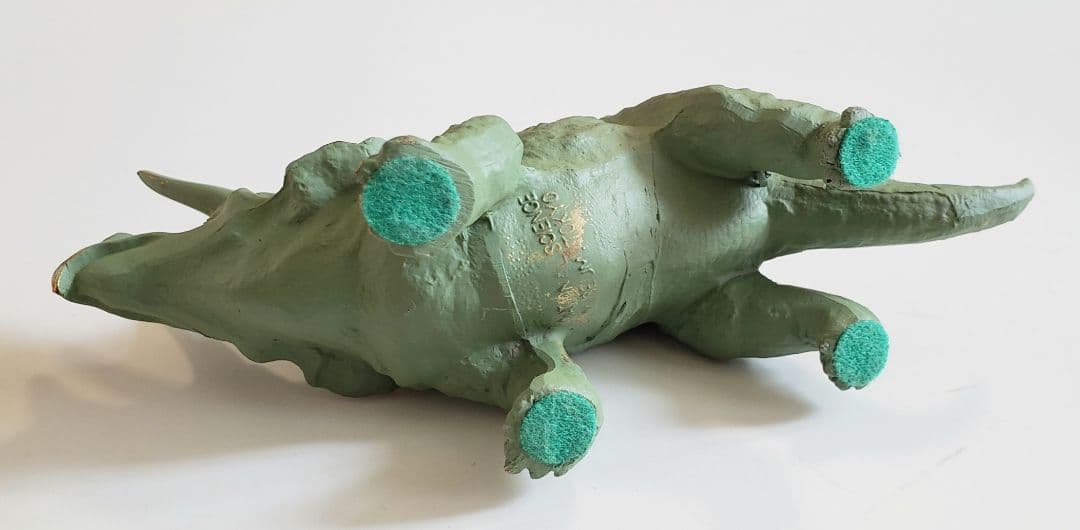 トリケラトプス　国立博物館　フィギュア　金属製