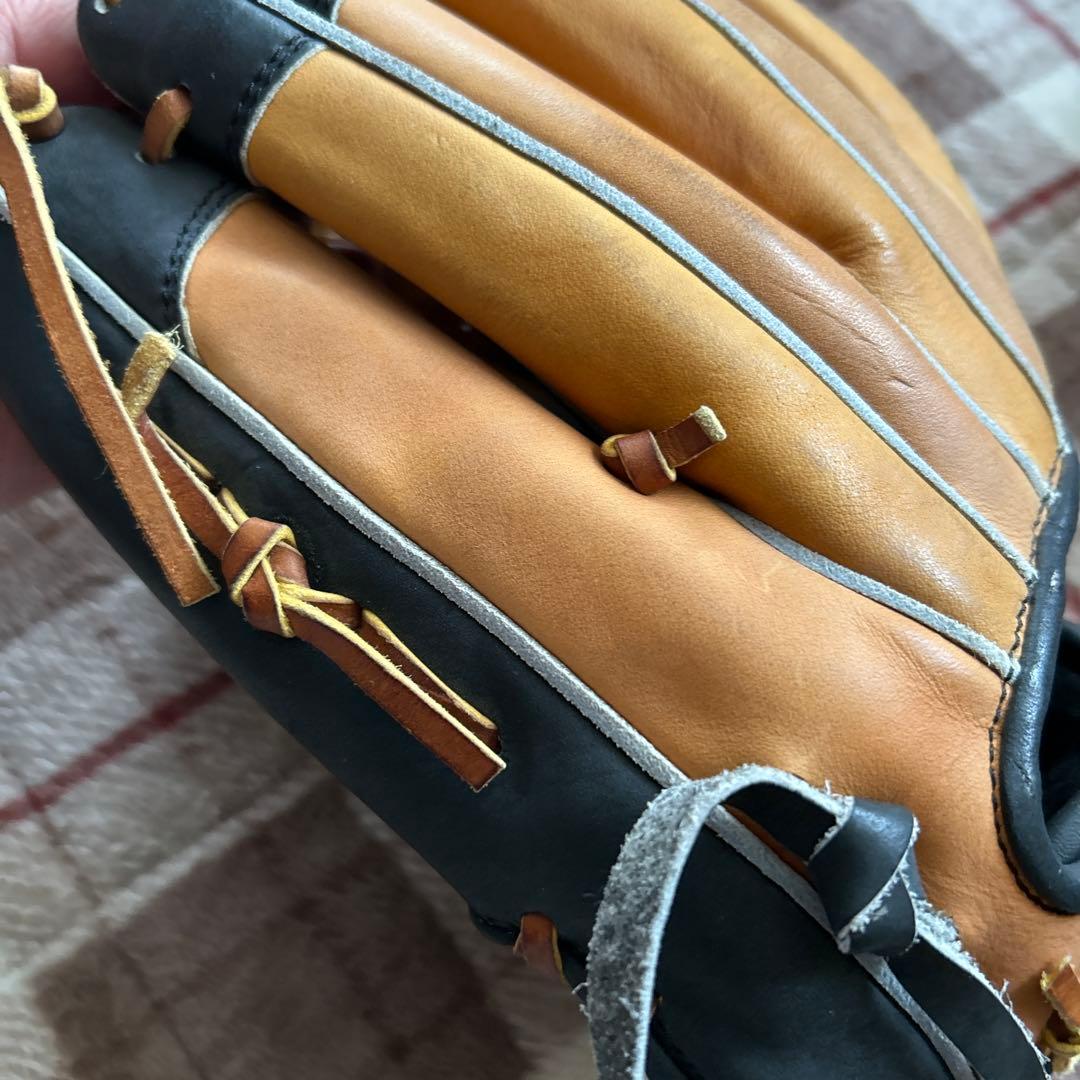 井口資仁選手グラブ、ローリングス