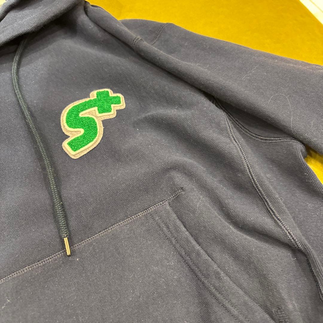 Sプラス ロゴワッペンパーカー