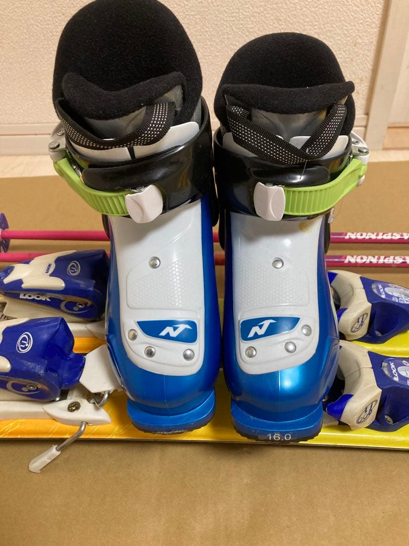 たつKAZAMAキッズ用スキー板90cmブーツ16-17.5cmストック