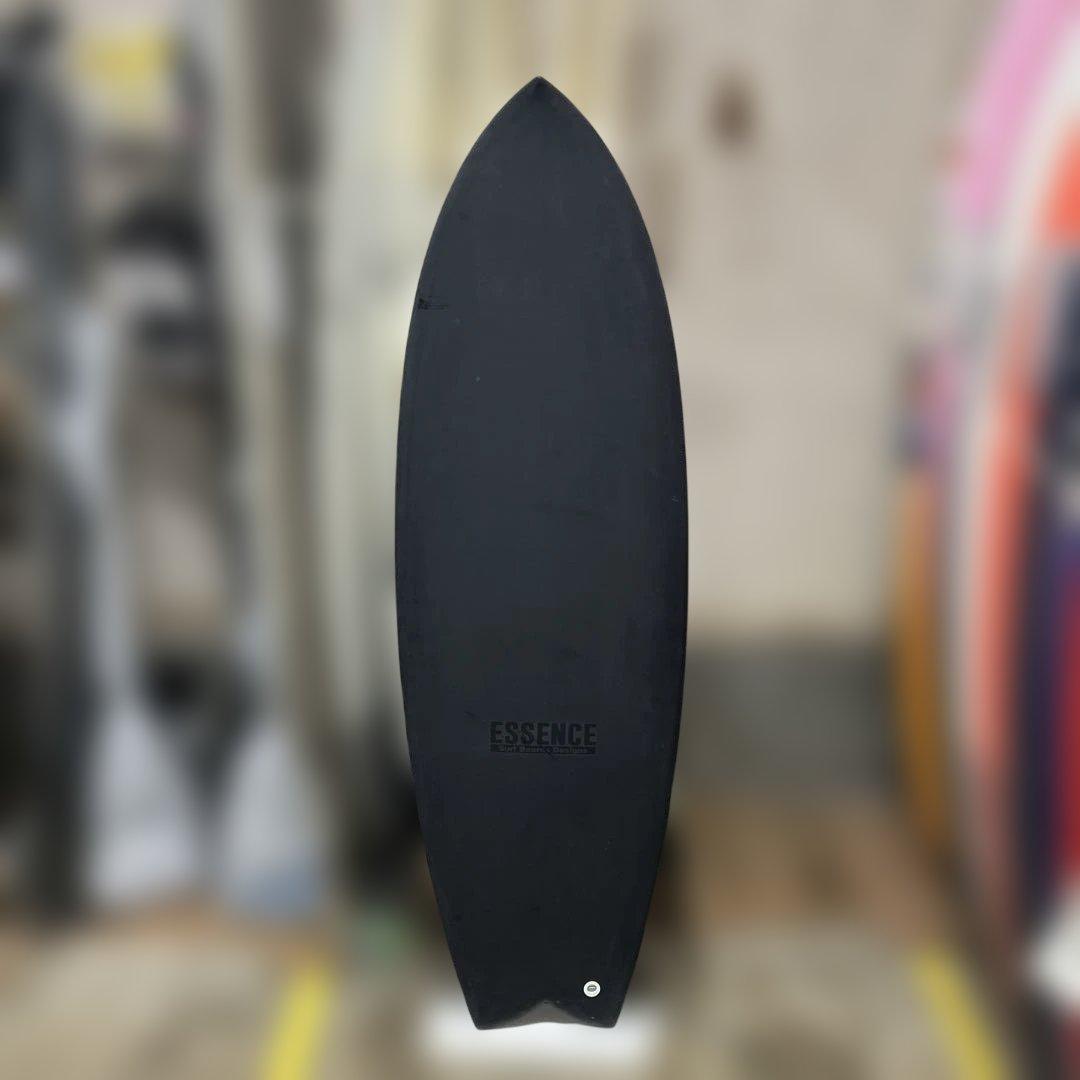新品格安ESSENCE ショートボード フィッシュフルカーボン5’4フィン付き