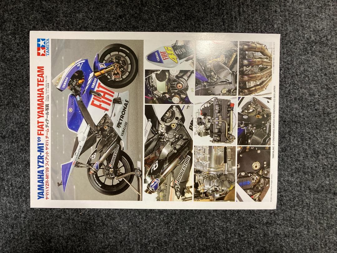 TAMIYA YAMAHA YZR-M1 '09 & ロッシフィギュア