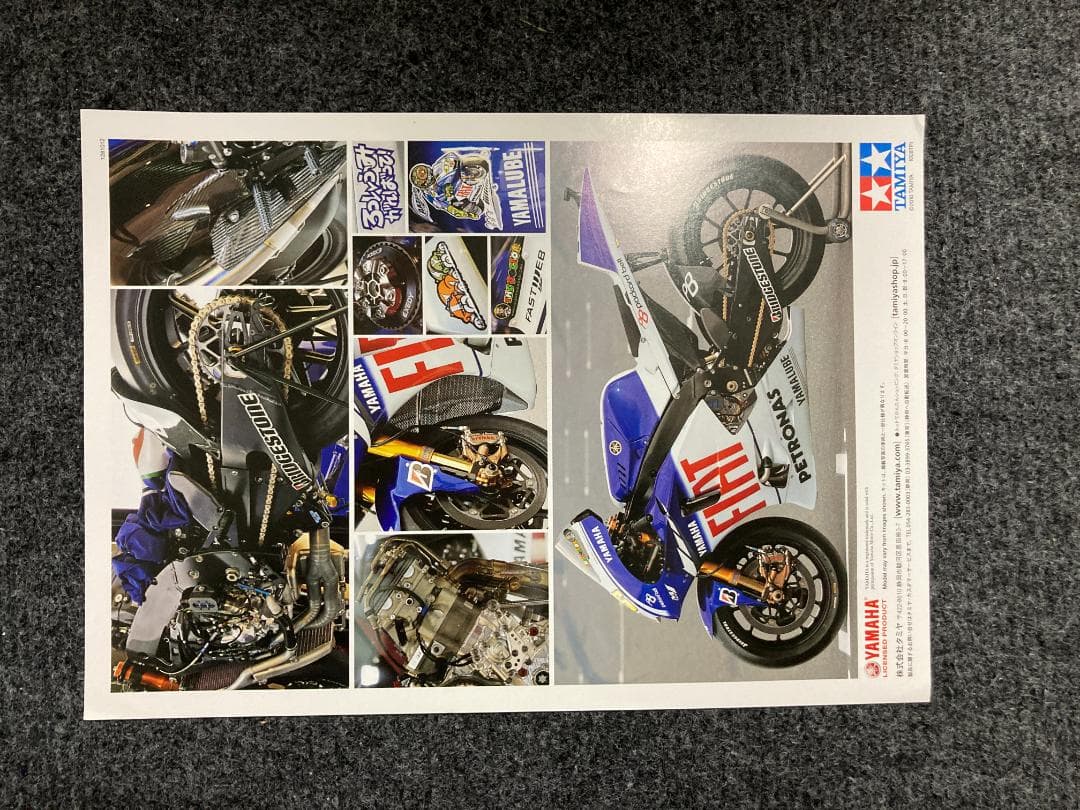 TAMIYA YAMAHA YZR-M1 '09 & ロッシフィギュア