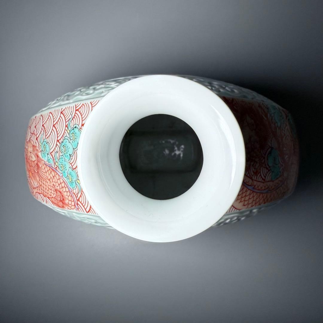 明治〜大正時代　十二代　柿右衛門作　青白磁唐草彫文　色絵龍鳳凰図　小畑家蔵　花瓶