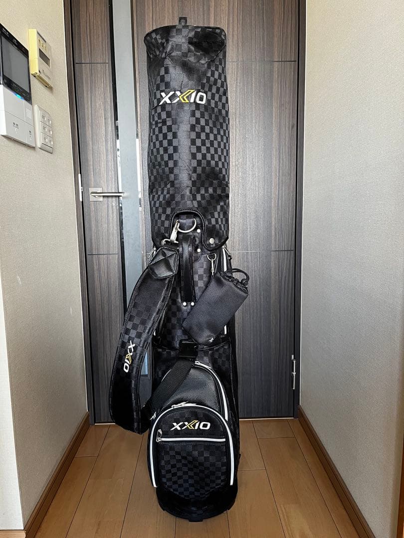 専用　極美品XXIOゼクシオ 軽量キャディバッグ　ブラックチェック　ペットボトル