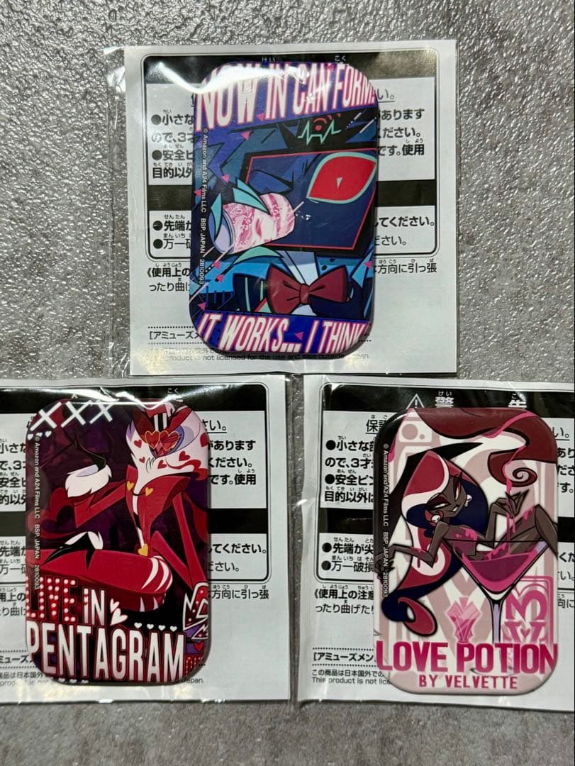 ヴォックス ヴァレンティノ ヴェルベット スクエア缶バッジ ハズビンホテル