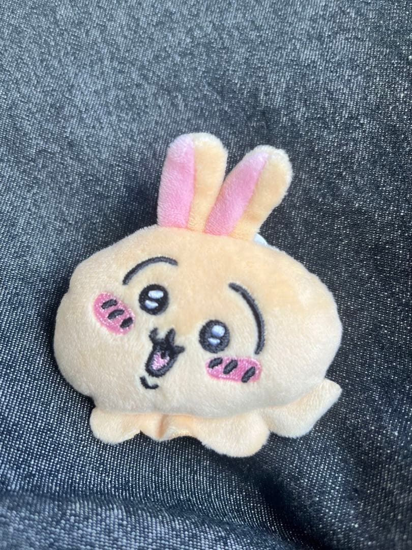 【新品・未使用】ちいかわ 超まじかる ノベルティ おかおバッジ うさぎ
