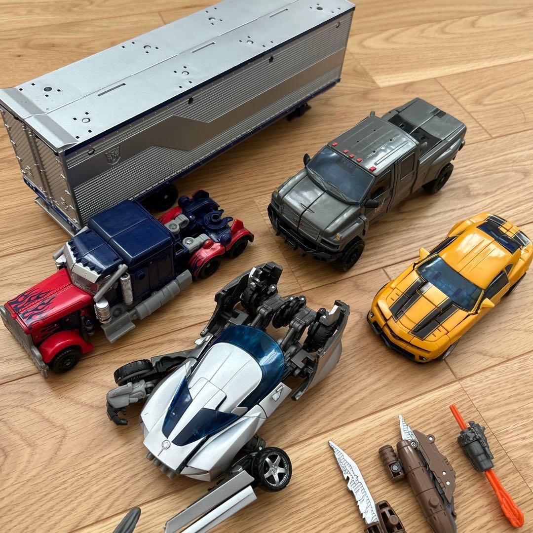 トランスフォーマー　バンブルビー　アイアンハイド　タカラトミー　ハッピーセット