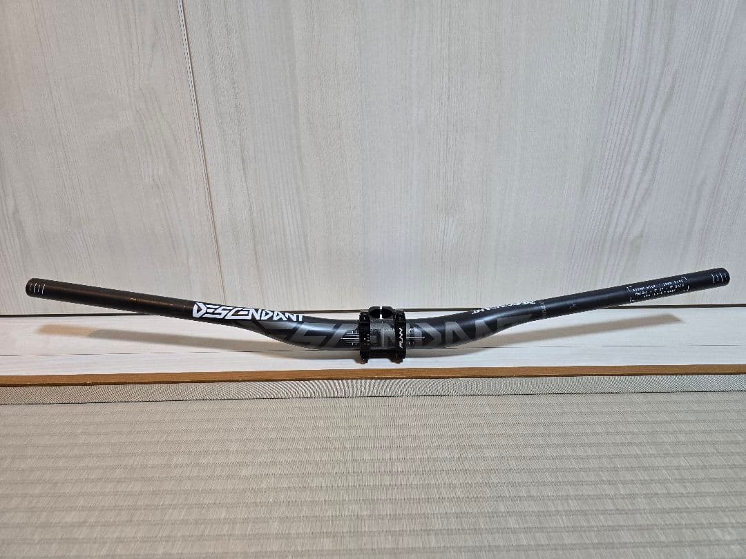 TRUVATIV カーボンライザーバー FUNNステムセット