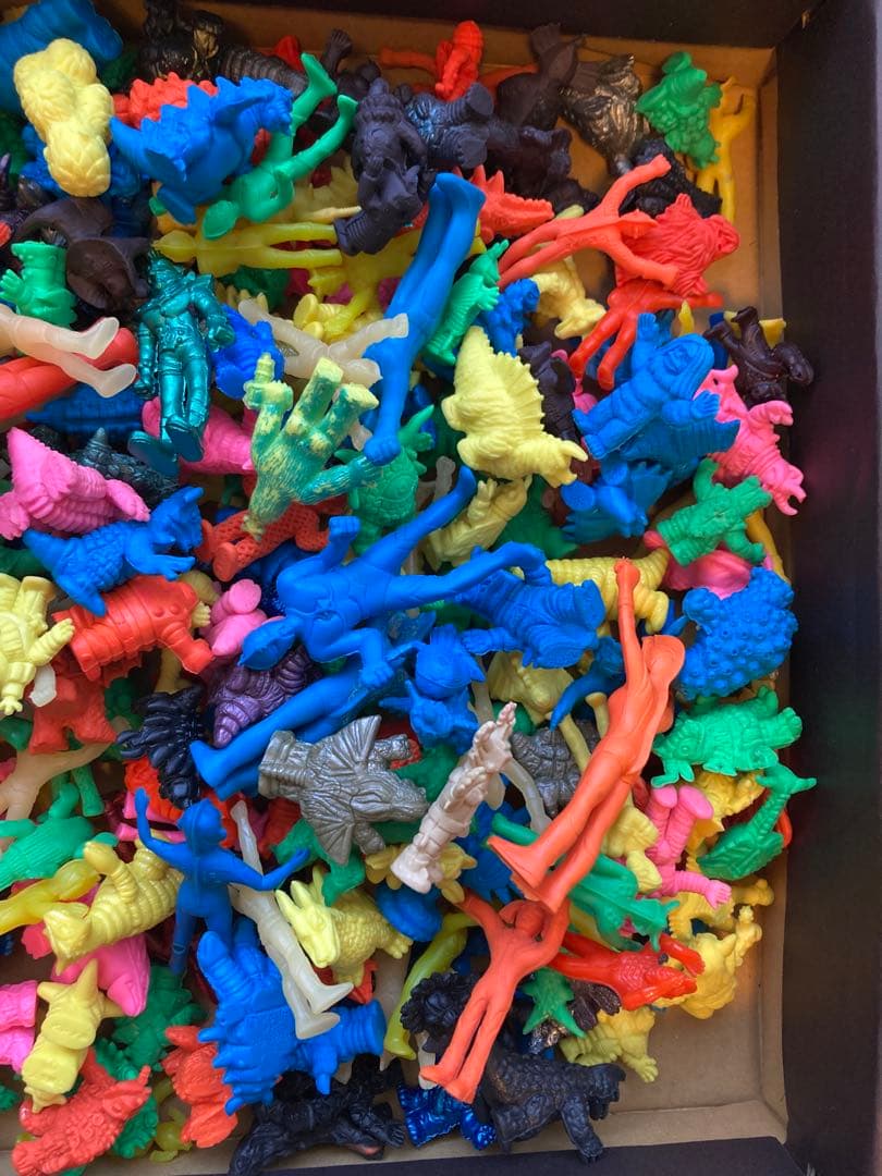 ウルトラマン、怪獣消しゴム　大量まとめ売り 約1.8kg 430個