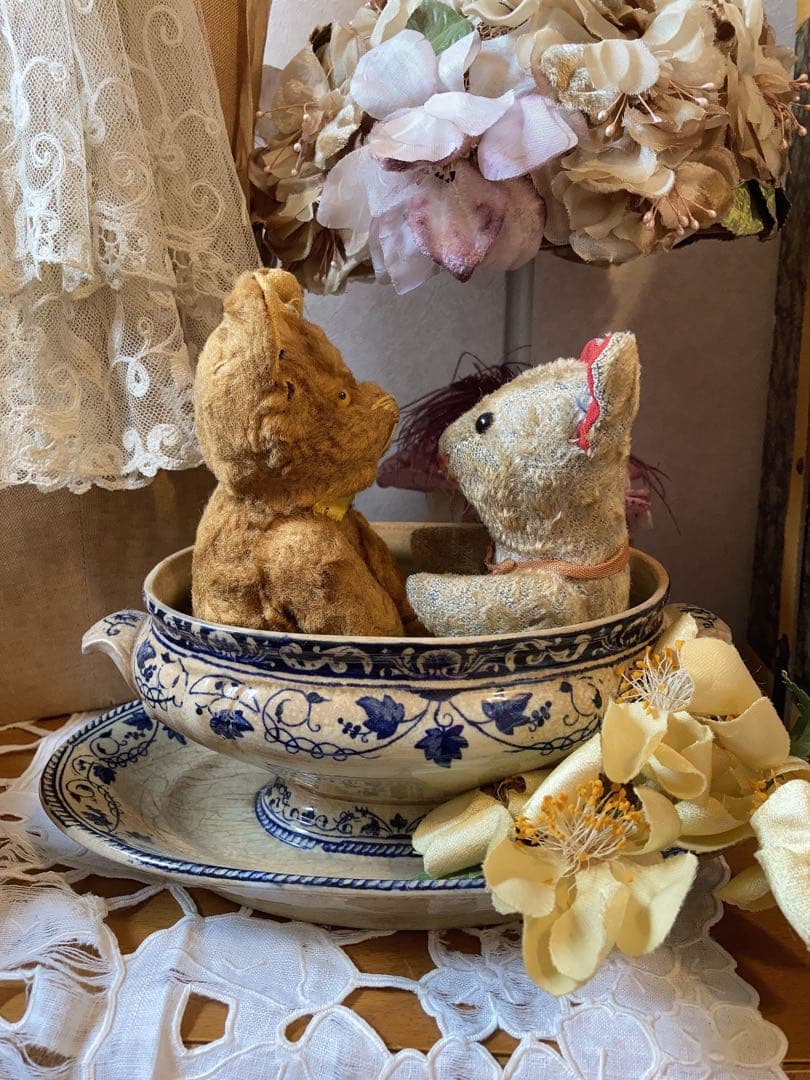 フランスアンティーク 蔓唐草模様が素敵なソーシエール