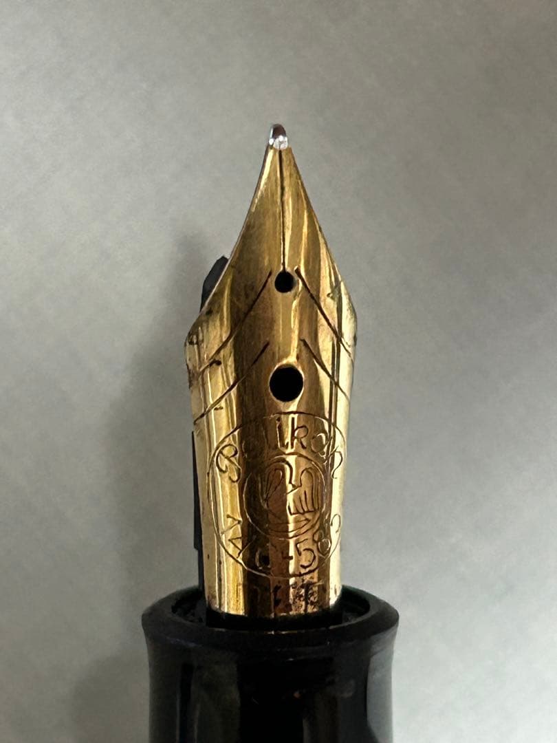 【Pelikan 万年筆 #140 緑縞 ヴィンテージ 14K セミフレックス】