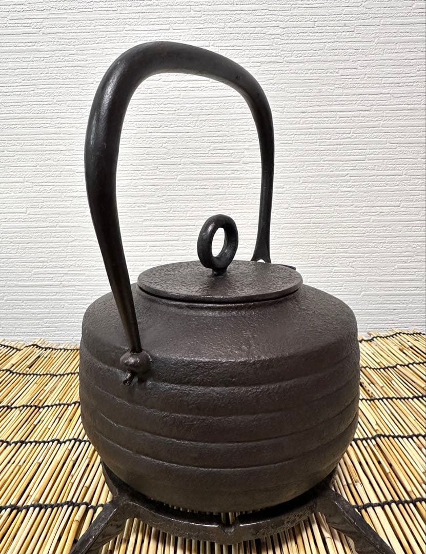 未使用、保管品　岩手県奥州 佐秋鋳造所 佐藤守巨造 真作保証　南部鉄瓶 南部鉄器