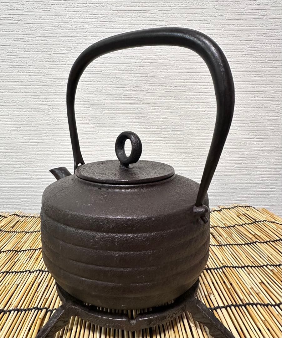 未使用、保管品　岩手県奥州 佐秋鋳造所 佐藤守巨造 真作保証　南部鉄瓶 南部鉄器