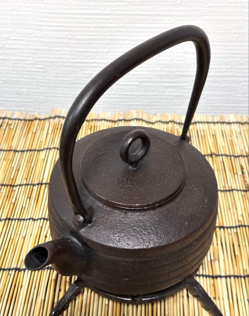 未使用、保管品　岩手県奥州 佐秋鋳造所 佐藤守巨造 真作保証　南部鉄瓶 南部鉄器