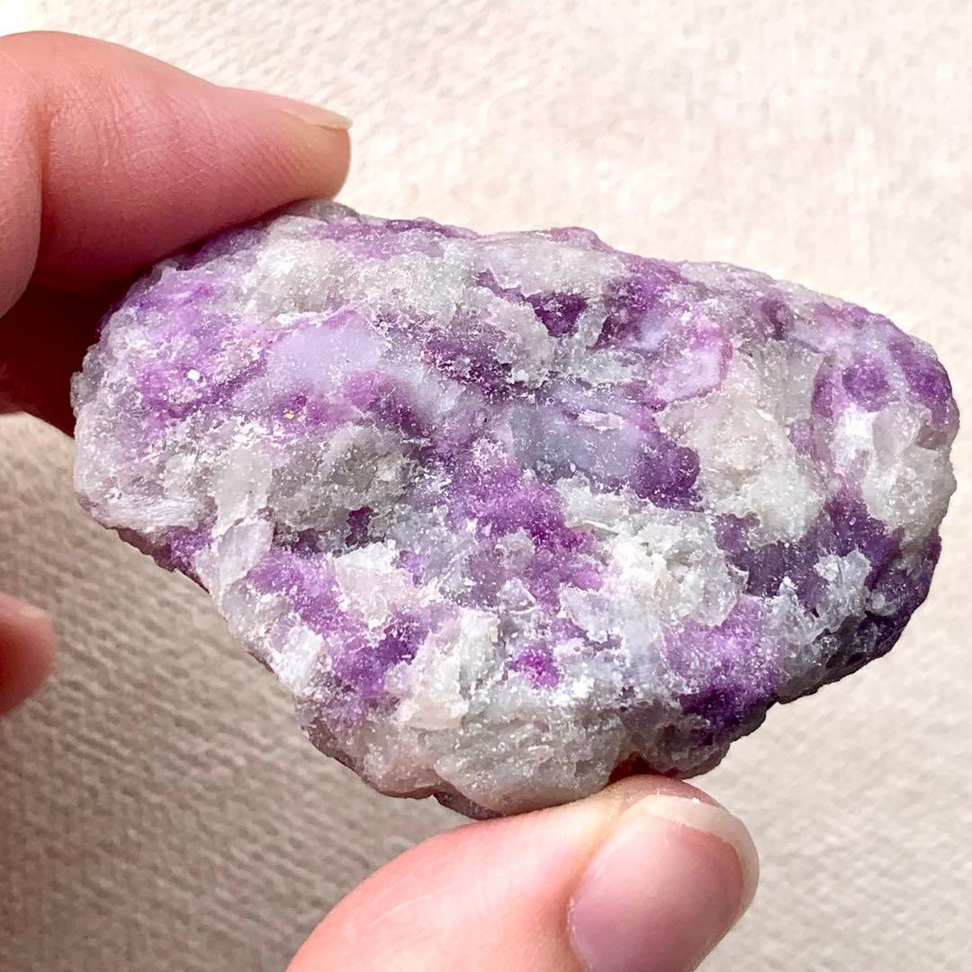 ハックマナイト原石F/鉱物標本/つぶつぶ藤色