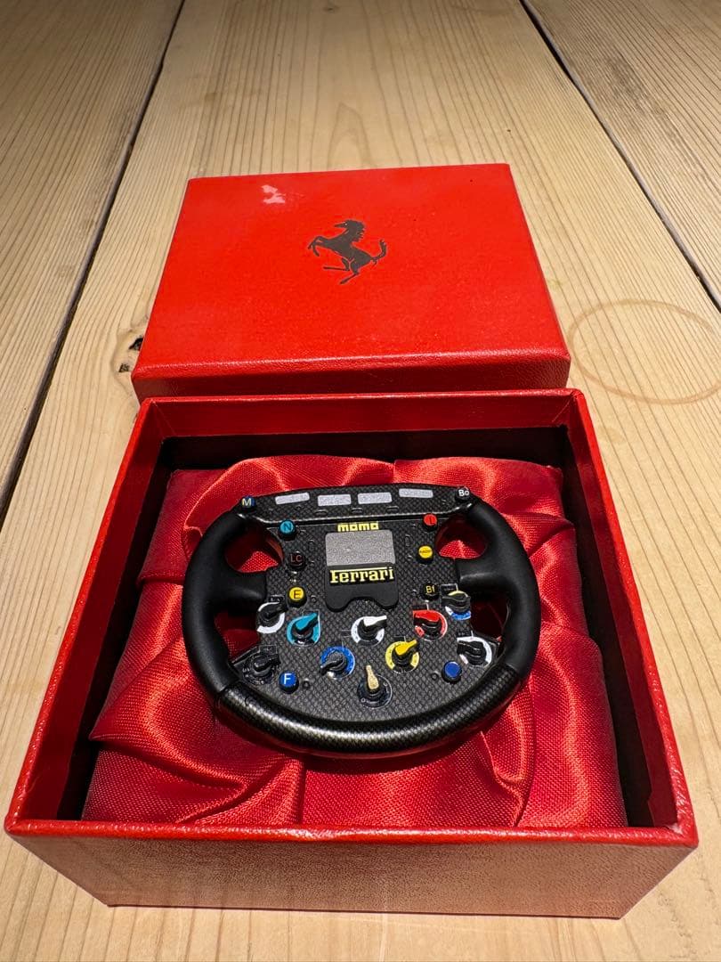 1000台限定！アマルガム1/4 フェラーリF2002 ライセンスステアリング