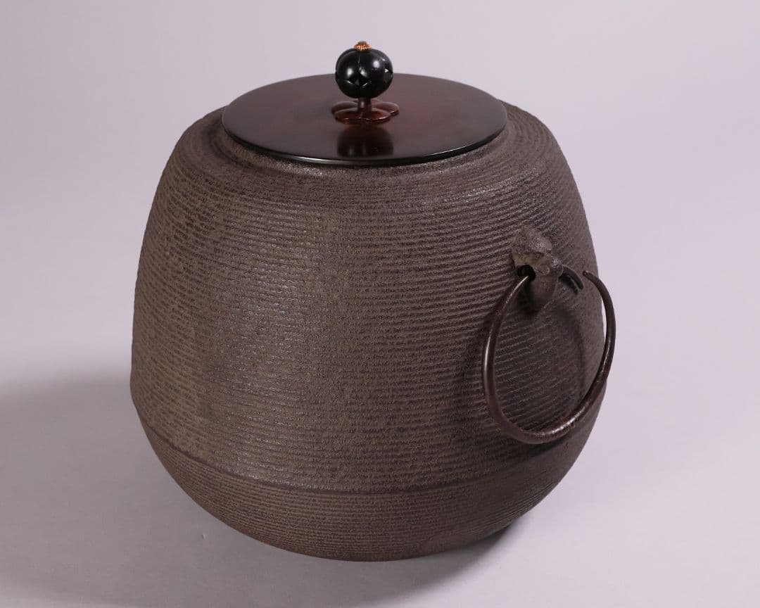 茶道具 門脇喜平 糸目紋 尻張釜 共箱 風炉釜 吊釜 鉄釜【MA528】