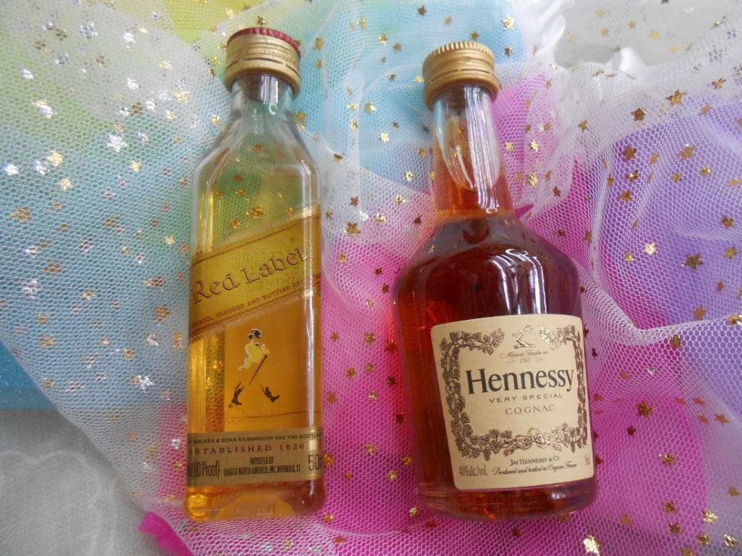 未開封9.980円Hennessyコニャックとジョニーウォーカー赤ラベル
