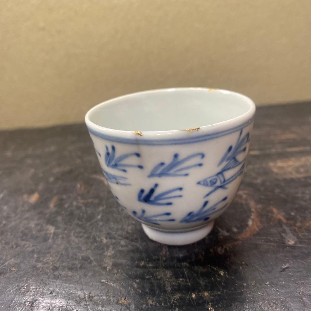 中国古玩　染付魚泳図杯　4.5cm4cm