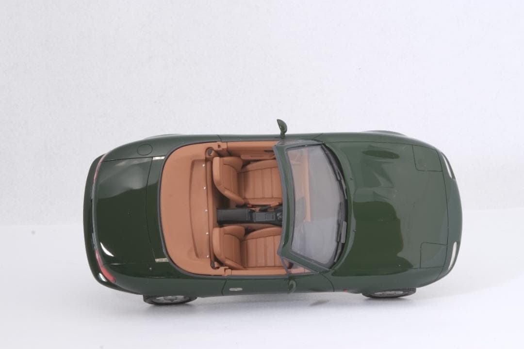 タミヤ1/24 スポーツカーシリーズ No.85ユーノスロードスター完成品