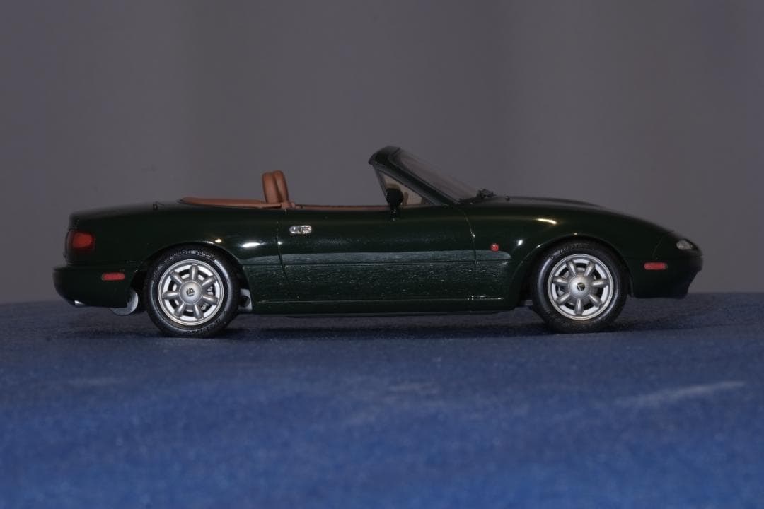 タミヤ1/24 スポーツカーシリーズ No.85ユーノスロードスター完成品