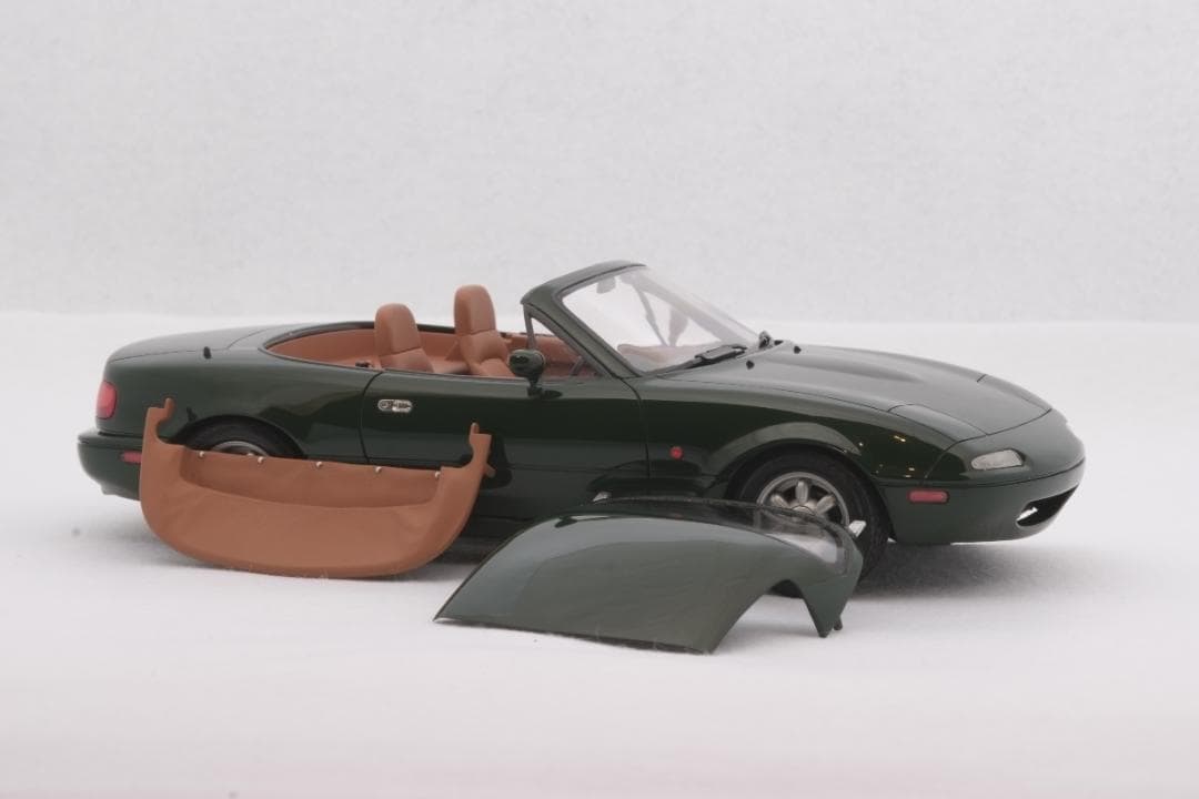 タミヤ1/24 スポーツカーシリーズ No.85ユーノスロードスター完成品