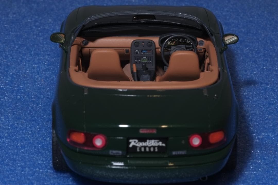 タミヤ1/24 スポーツカーシリーズ No.85ユーノスロードスター完成品