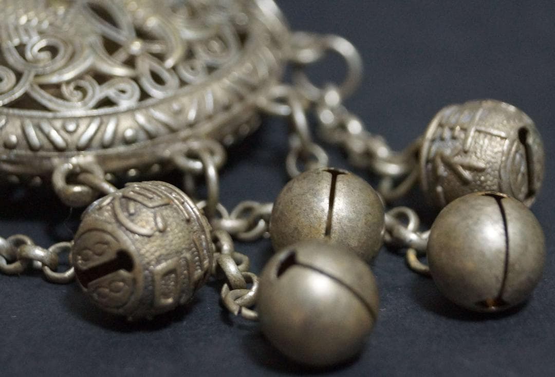 清 銀細工 透かし彫り『双魚祥瑞文』香入 香囊 紋銀在銘 鈴根付 提げ物 装飾品