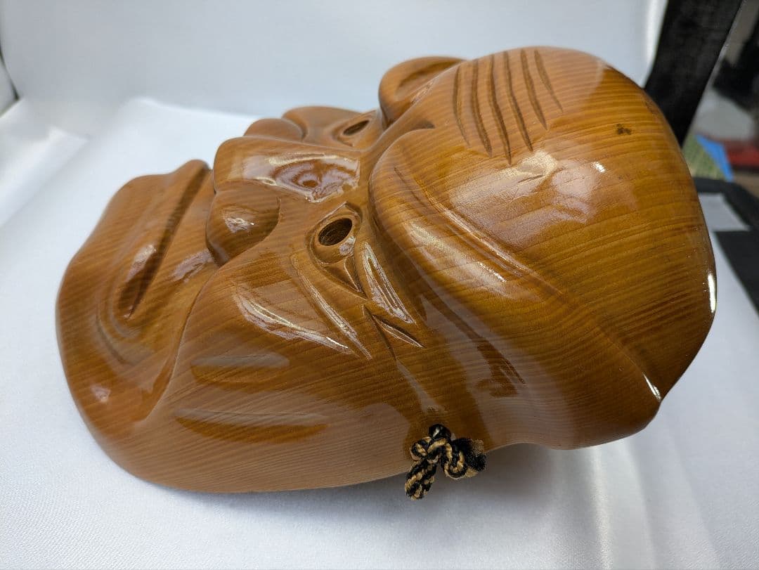 ☆b428、能面 　おおべしみ 木彫 木製 茶色 能面 装飾用