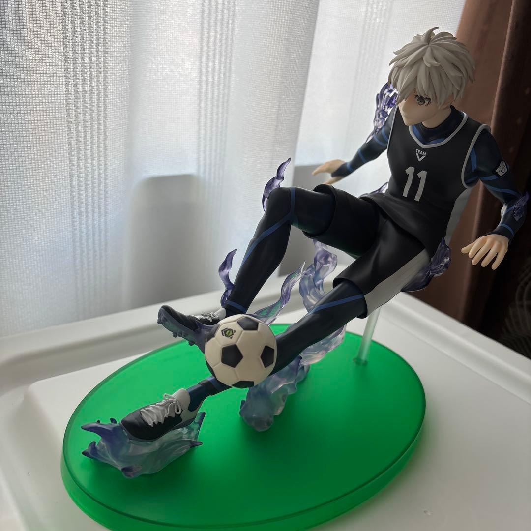 最安値 フリュー ブルーロック 凪 誠士郎 1/7スケールフィギュア