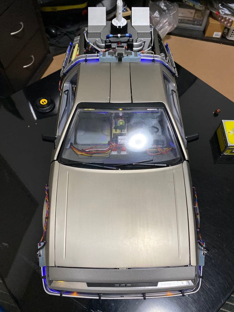 デロリアン ミニカー 1/18 LEDライト付き ディアゴスティーニ完成品