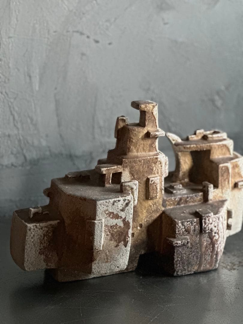 瞬間的お値下げ‼️作家物陶器　花瓶　抽象的陶器彫刻 茶色と白