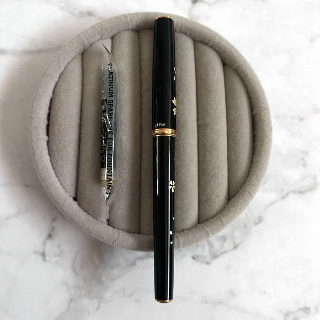 美品　PLATINUM プラチナ 万年筆 14K 桜 蒔絵風 ブラック ゴールド