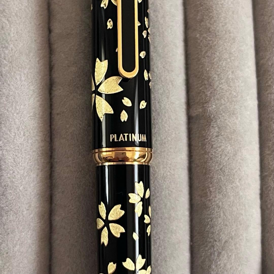 美品　PLATINUM プラチナ 万年筆 14K 桜 蒔絵風 ブラック ゴールド