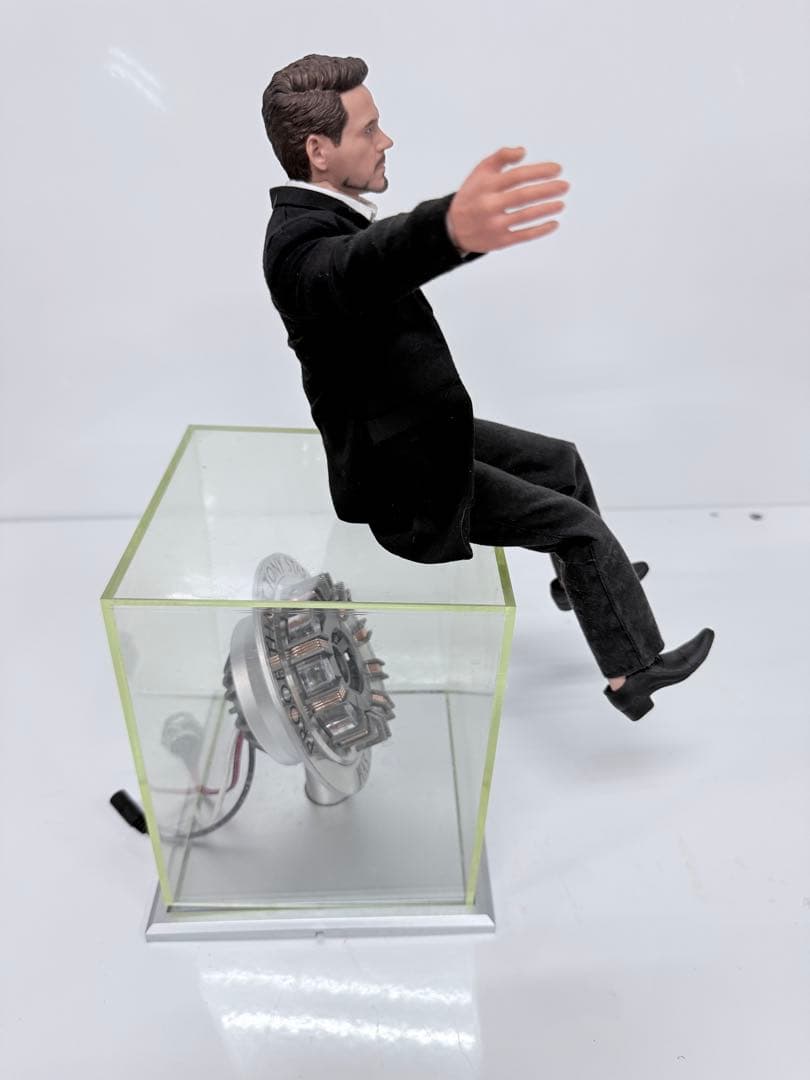 トニースタークとアークリアクター