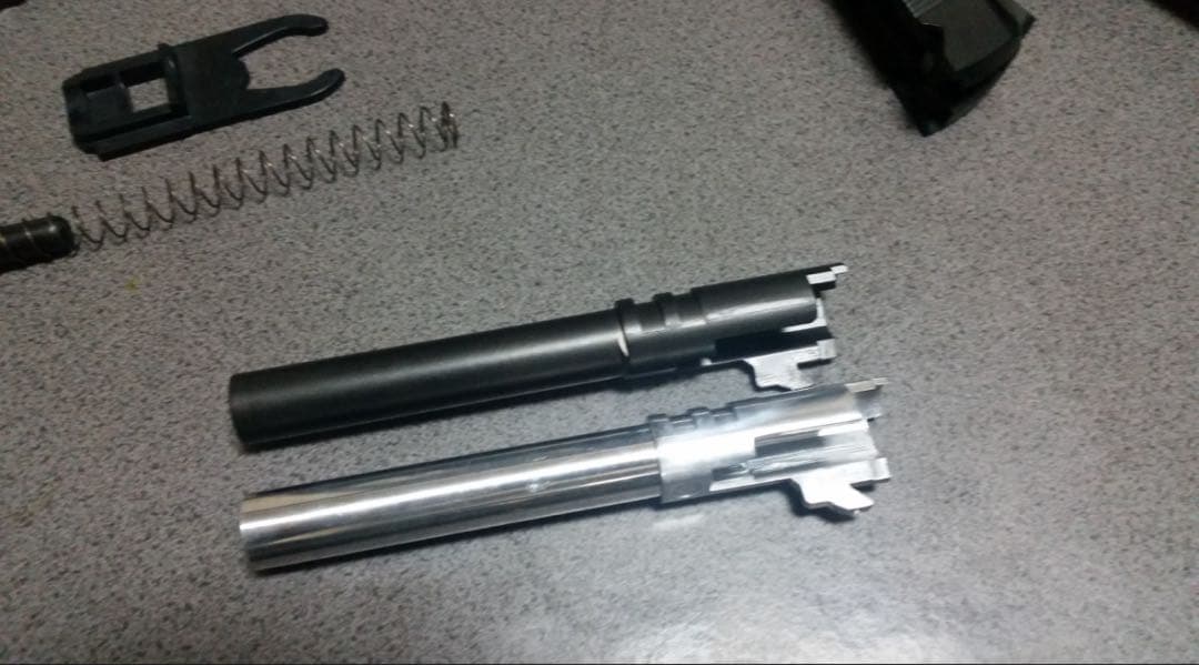 M.E.Uピストル 社外チャンバー マガジン3つ付き