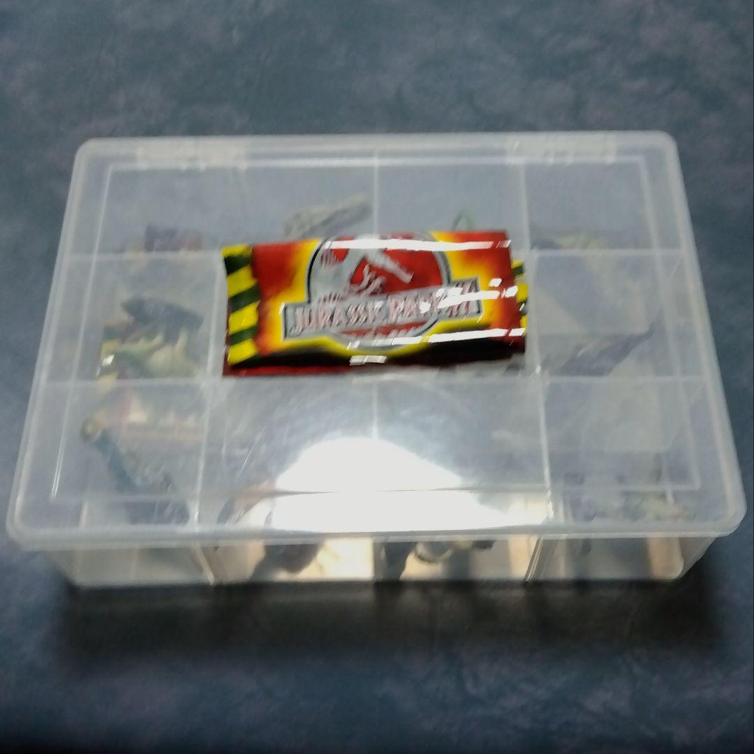 海洋堂　ジュラシックパークⅢ フィギュア&琥珀虫入り＋三葉虫化石（本物）