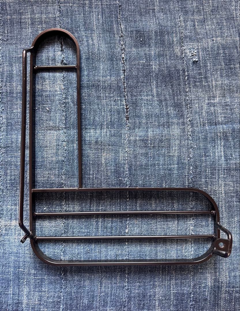 未使用品 ディフェンダー110 テールランプガードブラック金属製