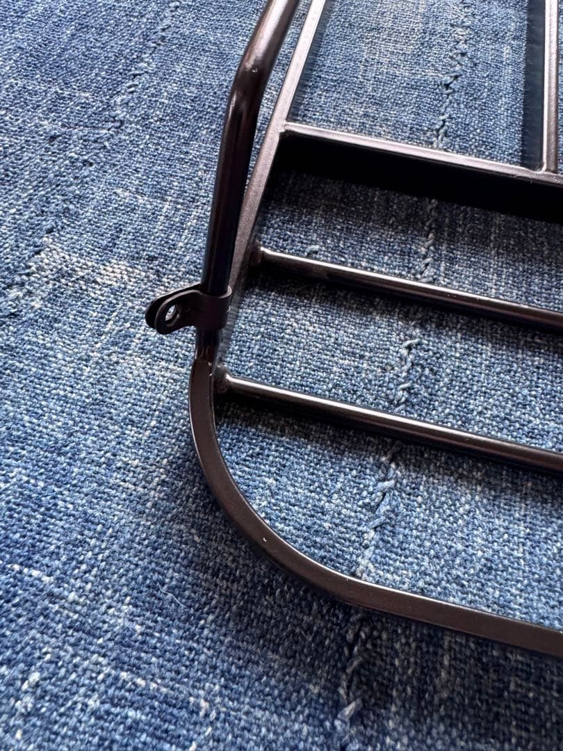 未使用品 ディフェンダー110 テールランプガードブラック金属製